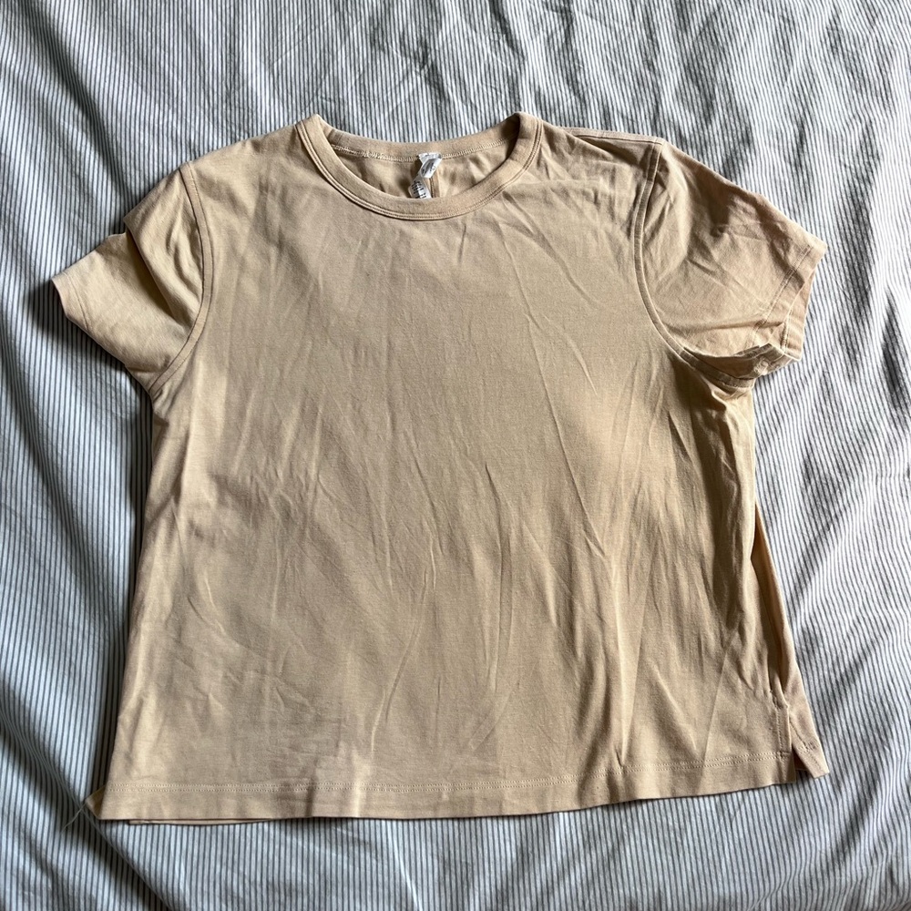 LULULEMON | Beige Crewneck Short Sleeve Top